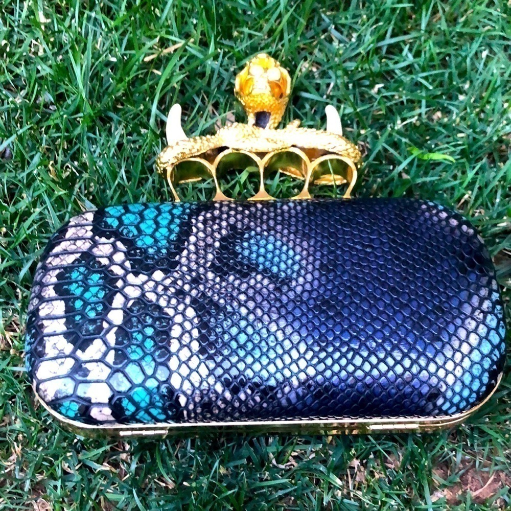 Unicorn 🦄 knuckles skulls ring hard case clutch ,blue snake pattern.
